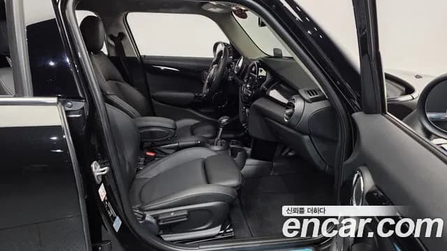 2019 Mini Cooper S 5Door Standard Sold VIN WMWXU310XK2H91471 – interior seats 2019 Mini Cooper S 5Door Standard Sold VIN WMWXU310XK2H91471 – interior seats