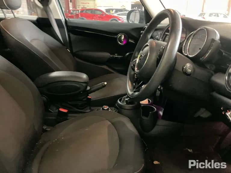 2020 Mini Hatch Used VIN WMWXU720802L87973 – dashboard 2020 Mini Hatch Used VIN WMWXU720802L87973 – dashboard