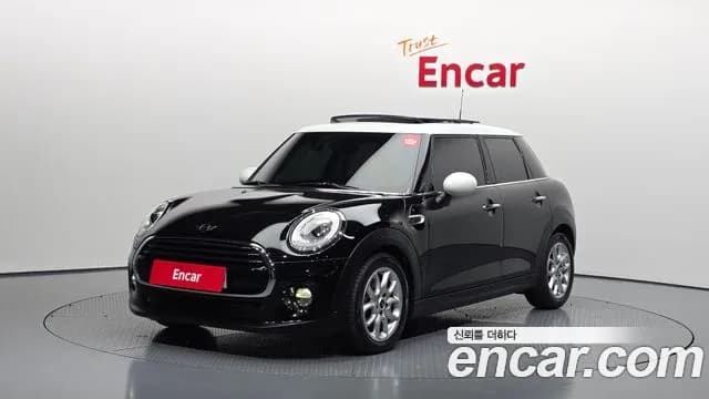2018 Mini Cooper D 5Door HIGH Sold VIN WMWXV3100JTE92805 – engine bay 2018 Mini Cooper D 5Door HIGH Sold VIN WMWXV3100JTE92805 – engine bay