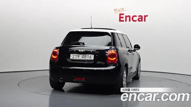 2018 Mini Cooper D 5Door HIGH Sold VIN WMWXV3100JTE92805 – exterior detail 2018 Mini Cooper D 5Door HIGH Sold VIN WMWXV3100JTE92805 – exterior detail