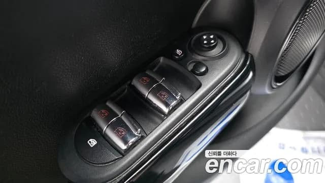 2018 Mini Cooper D 5Door HIGH Sold VIN WMWXV3100JTE92805 – trunk area 2018 Mini Cooper D 5Door HIGH Sold VIN WMWXV3100JTE92805 – trunk area