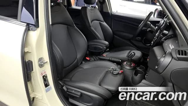 2021 Mini Cooper 5Door HIGH Sold VIN WMWXV7101M2N94516 – front exterior 2021 Mini Cooper 5Door HIGH Sold VIN WMWXV7101M2N94516 – front exterior