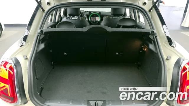 2021 Mini Cooper 5Door HIGH Sold VIN WMWXV7101M2N94516 – trunk area 2021 Mini Cooper 5Door HIGH Sold VIN WMWXV7101M2N94516 – trunk area