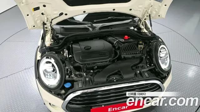 2020 Mini Cooper 5Door Standard Sold VIN WMWXV7103L2M46088 – trunk area 2020 Mini Cooper 5Door Standard Sold VIN WMWXV7103L2M46088 – trunk area