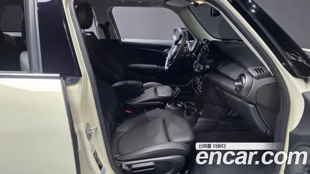 2020 Mini Cooper 5Door Standard Sold VIN WMWXV7104L2L83440 – exterior detail 2020 Mini Cooper 5Door Standard Sold VIN WMWXV7104L2L83440 – exterior detail