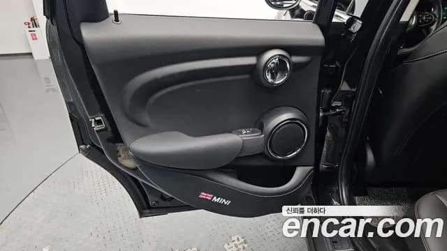 2021 Mini Cooper 5Door HIGH Sold VIN WMWXV7106M2N60409 – side profile 2021 Mini Cooper 5Door HIGH Sold VIN WMWXV7106M2N60409 – side profile