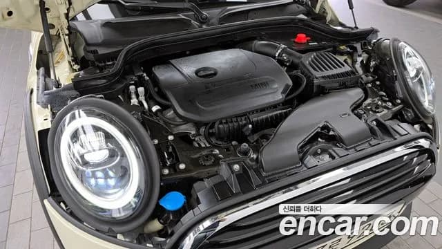 2020 Mini Cooper 5Door Standard Sold VIN WMWXV7107L2M72581 – exterior detail 2020 Mini Cooper 5Door Standard Sold VIN WMWXV7107L2M72581 – exterior detail