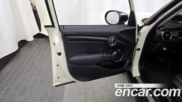 2021 Mini Cooper 5Door HIGH Sold VIN WMWXV7107M2N90891 – photo 14 2021 Mini Cooper 5Door HIGH Sold VIN WMWXV7107M2N90891 – photo 14