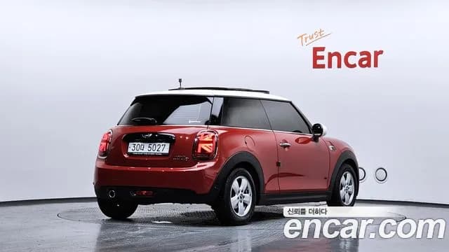 2018 Mini Cooper D Standard Sold VIN WMWXY3101JTE27095 – exterior detail 2018 Mini Cooper D Standard Sold VIN WMWXY3101JTE27095 – exterior detail