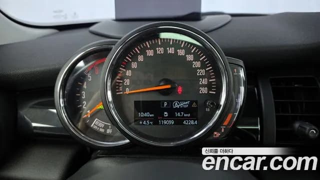 2019 Mini Cooper D HIGH Sold VIN WMWXY3102KTF78643 – exterior detail 2019 Mini Cooper D HIGH Sold VIN WMWXY3102KTF78643 – exterior detail