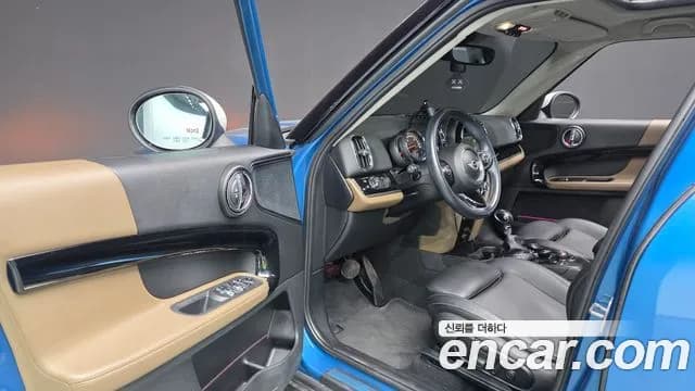 2017 Mini Cooper D Countryman ALL4 Sold VIN WMWYU1105H3D17567 – interior seats 2017 Mini Cooper D Countryman ALL4 Sold VIN WMWYU1105H3D17567 – interior seats