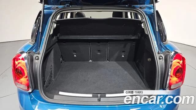 2019 Mini Cooper Countryman Standard Sold VIN WMWYU9102K3H01618 – exterior detail 2019 Mini Cooper Countryman Standard Sold VIN WMWYU9102K3H01618 – exterior detail