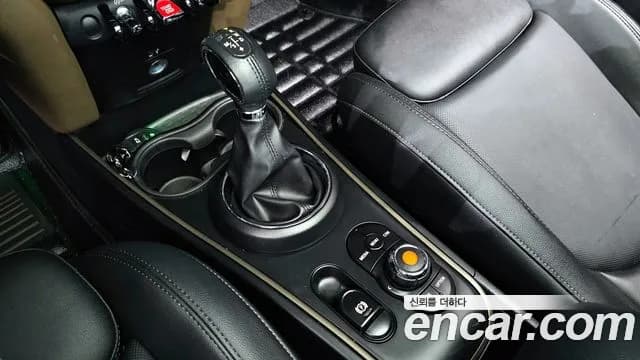 2019 Mini Cooper Countryman Standard Sold VIN WMWYU9108K3H01848 – interior seats 2019 Mini Cooper Countryman Standard Sold VIN WMWYU9108K3H01848 – interior seats