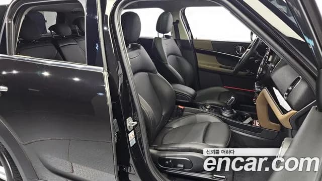2020 Mini Cooper Countryman HIGH Sold VIN WMWYX3103L3L93099 – interior seats 2020 Mini Cooper Countryman HIGH Sold VIN WMWYX3103L3L93099 – interior seats