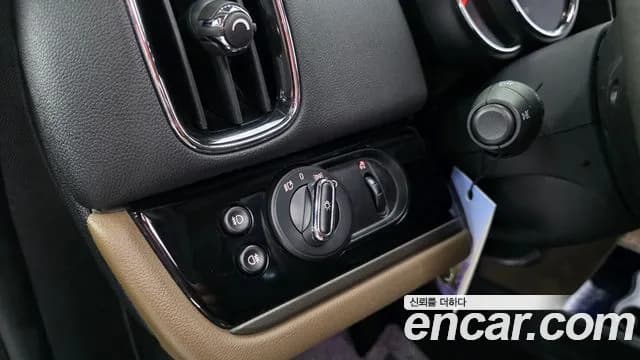 2019 Mini Cooper D Countryman ALL4 HIGH Sold VIN WMWYY5104K3G74614 – engine bay 2019 Mini Cooper D Countryman ALL4 HIGH Sold VIN WMWYY5104K3G74614 – engine bay