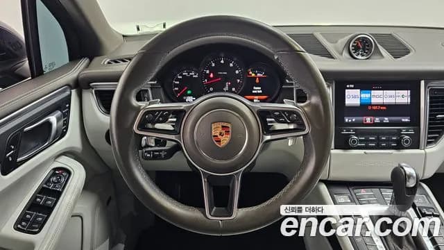2018 Porsche Macan 2.0 Sold VIN WP1AA2950JLB23243 – photo 11 2018 Porsche Macan 2.0 Sold VIN WP1AA2950JLB23243 – photo 11