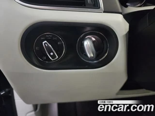 2018 Porsche Macan 2.0 Sold VIN WP1AA2950JLB23243 – photo 12 2018 Porsche Macan 2.0 Sold VIN WP1AA2950JLB23243 – photo 12