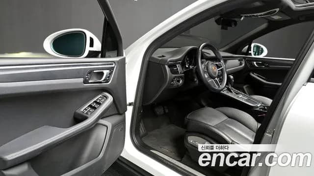 2019 Porsche Macan 2.0 Sold VIN WP1AA2951KLB06324 – rear exterior 2019 Porsche Macan 2.0 Sold VIN WP1AA2951KLB06324 – rear exterior
