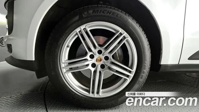 2019 Porsche Macan 2.0 Sold VIN WP1AA2951KLB06324 – photo 13 2019 Porsche Macan 2.0 Sold VIN WP1AA2951KLB06324 – photo 13