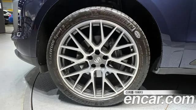 2021 Porsche Macan 2.0 Sold VIN WP1AA2959MLB20331 – side profile 2021 Porsche Macan 2.0 Sold VIN WP1AA2959MLB20331 – side profile