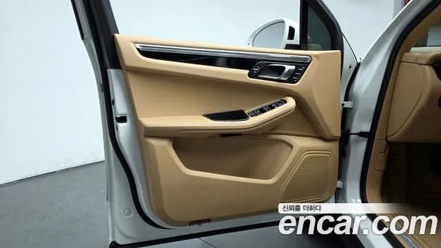 2017 Porsche Macan 3.0 S Diesel Sold VIN WP1AD2950HLB70662 – exterior detail 2017 Porsche Macan 3.0 S Diesel Sold VIN WP1AD2950HLB70662 – exterior detail