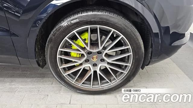 2022 Porsche Cayenne (PO536) 3.0 E-Hybrid Sold VIN WP1AE29Y0NDA39373 – trunk area 2022 Porsche Cayenne (PO536) 3.0 E-Hybrid Sold VIN WP1AE29Y0NDA39373 – trunk area