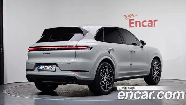 2024 Porsche Cayenne (PO536) 3.0 E-Hybrid Sold VIN WP1AE29Y1RDA41364 – trunk area 2024 Porsche Cayenne (PO536) 3.0 E-Hybrid Sold VIN WP1AE29Y1RDA41364 – trunk area