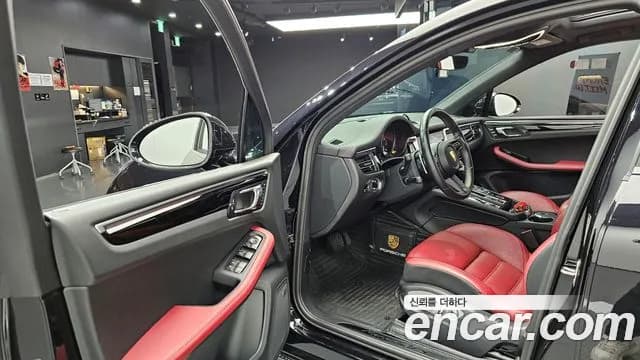 2022 Porsche Macan 2.9 GTS Sold VIN WP1AF2958NLB45126 – interior seats 2022 Porsche Macan 2.9 GTS Sold VIN WP1AF2958NLB45126 – interior seats