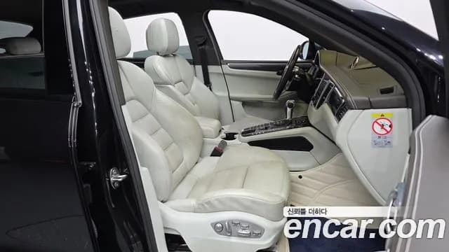 2018 Porsche Macan 3.0 GTS Sold VIN WP1AG2954JLB63064 – interior seats 2018 Porsche Macan 3.0 GTS Sold VIN WP1AG2954JLB63064 – interior seats