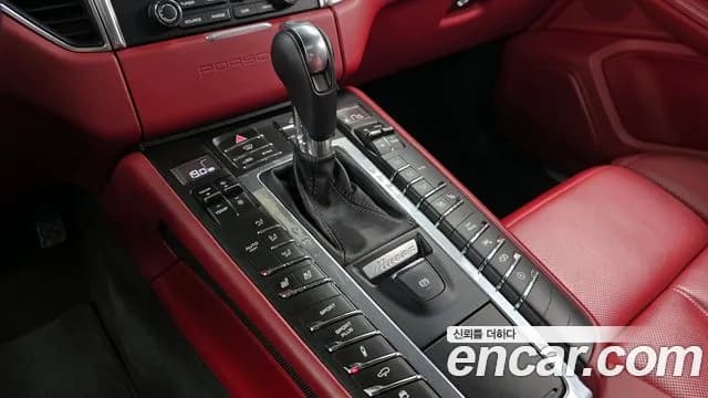 2018 Porsche Macan 3.0 GTS Sold VIN WP1AG2955JLB63123 – interior seats 2018 Porsche Macan 3.0 GTS Sold VIN WP1AG2955JLB63123 – interior seats