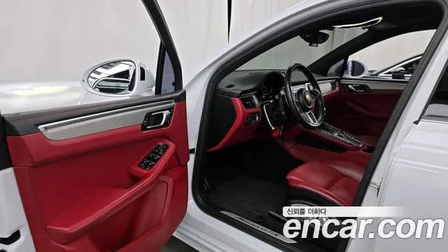 2018 Porsche Macan 3.0 GTS Sold VIN WP1AG2955JLB63123 – trunk area 2018 Porsche Macan 3.0 GTS Sold VIN WP1AG2955JLB63123 – trunk area