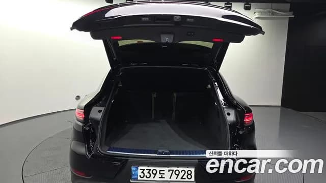 2020 Porsche Cayenne (PO536) 3.0 Coupe Sold VIN WP1BA29Y2LDA65924 – trunk area 2020 Porsche Cayenne (PO536) 3.0 Coupe Sold VIN WP1BA29Y2LDA65924 – trunk area