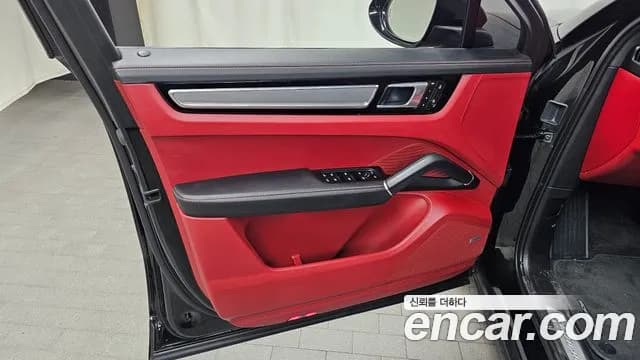 2023 Porsche Cayenne (PO536) 3.0 COUPE PLATINUM EDITION Sold VIN WP1BA29Y2PDA37076 – interior seats 2023 Porsche Cayenne (PO536) 3.0 COUPE PLATINUM EDITION Sold VIN WP1BA29Y2PDA37076 – interior seats