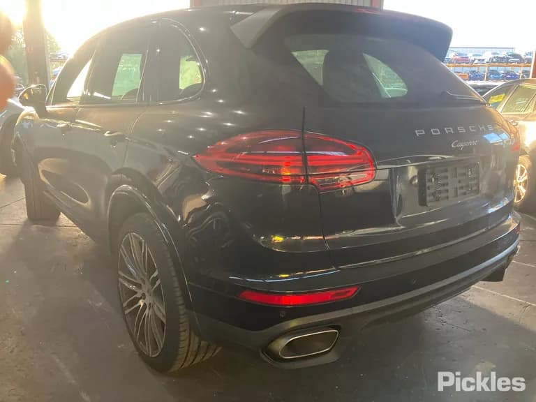2017 Porsche Cayenne Used VIN WP1ZZZ92ZJKA40655 – interior seats 2017 Porsche Cayenne Used VIN WP1ZZZ92ZJKA40655 – interior seats