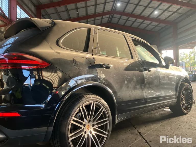 2017 Porsche Cayenne Used VIN WP1ZZZ92ZJKA40655 – undercarriage 2017 Porsche Cayenne Used VIN WP1ZZZ92ZJKA40655 – undercarriage