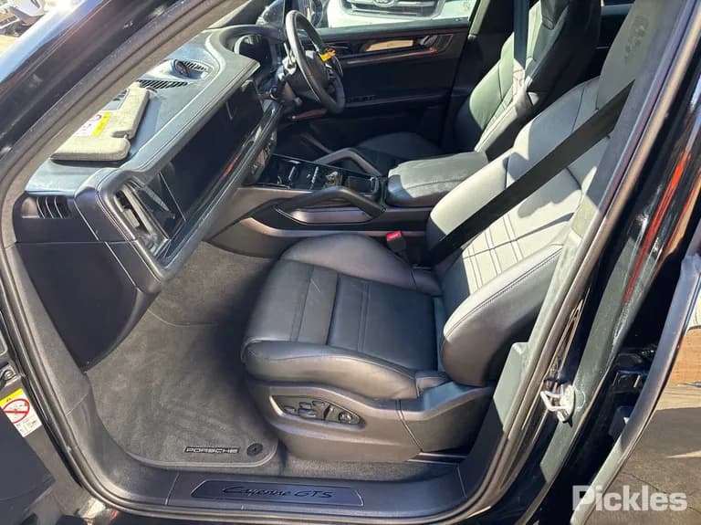 2025 Porsche Cayenne Used VIN WP1ZZZ9YZTDA25188 – photo 12 2025 Porsche Cayenne Used VIN WP1ZZZ9YZTDA25188 – photo 12