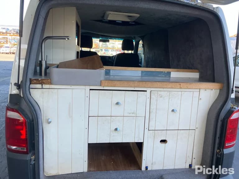 2016 Volkswagen Transporter Used VIN WV1ZZZ7HZGH085843 – front exterior 2016 Volkswagen Transporter Used VIN WV1ZZZ7HZGH085843 – front exterior