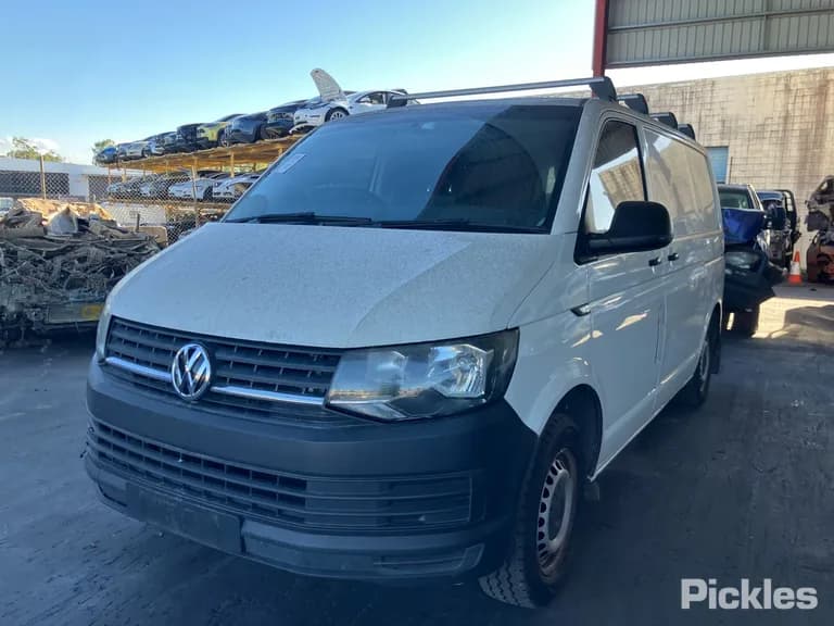 2016 Volkswagen Transporter Used VIN WV1ZZZ7HZGH085843 – undercarriage 2016 Volkswagen Transporter Used VIN WV1ZZZ7HZGH085843 – undercarriage