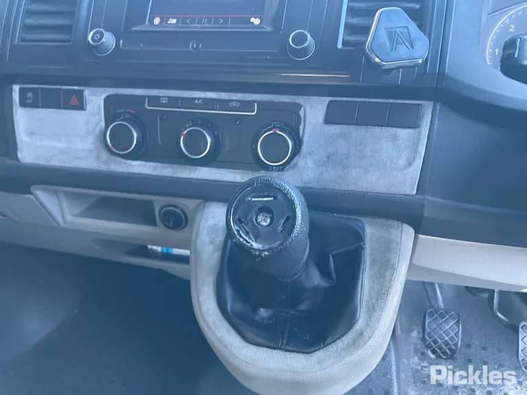 2016 Volkswagen Transporter Used VIN WV1ZZZ7HZGH085843 – photo 14 2016 Volkswagen Transporter Used VIN WV1ZZZ7HZGH085843 – photo 14