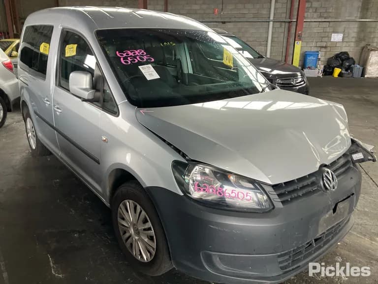 2015 Volkswagen Caddy Used VIN WV2ZZZ2KZFX110198 – front exterior 2015 Volkswagen Caddy Used VIN WV2ZZZ2KZFX110198 – front exterior