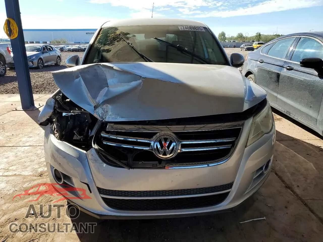 2011 VOLKSWAGEN TIGUAN Damaged VIN WVGAV7AX9BW548942 – interior seats 2011 VOLKSWAGEN TIGUAN Damaged VIN WVGAV7AX9BW548942 – interior seats