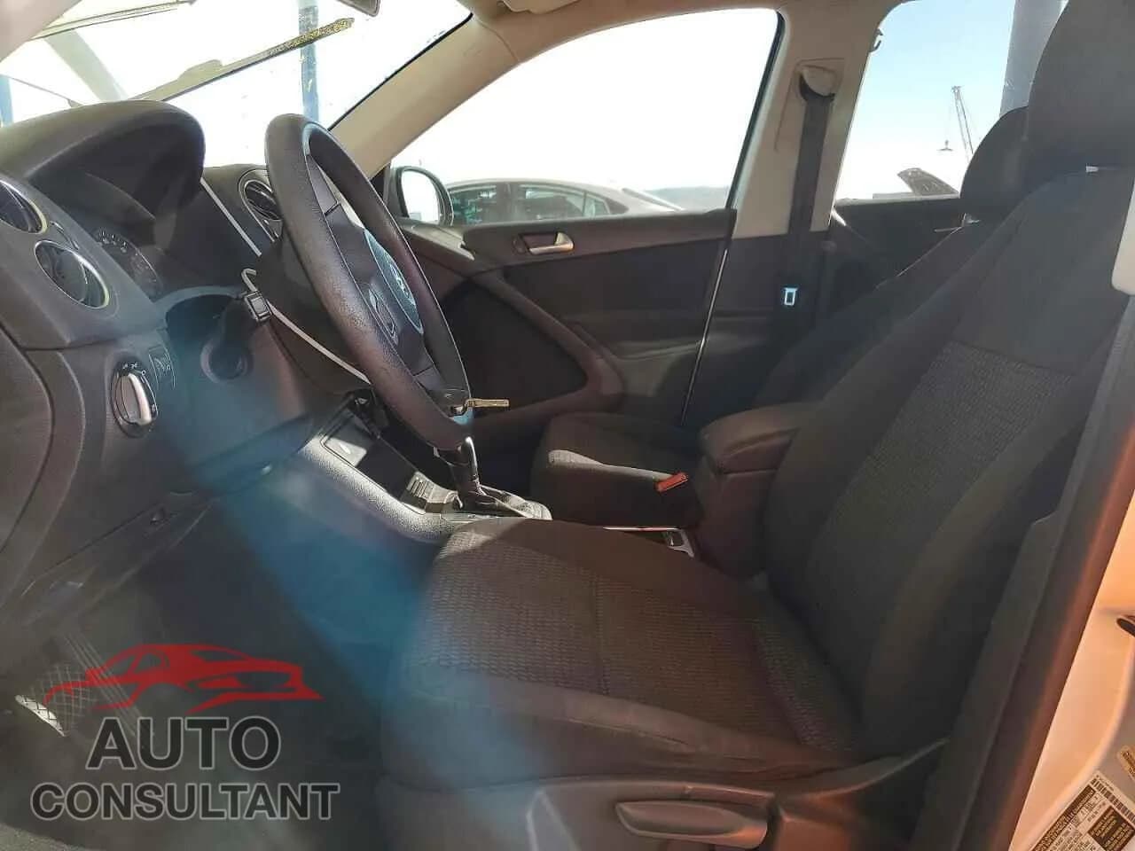 2011 VOLKSWAGEN TIGUAN Damaged VIN WVGAV7AX9BW548942 – exterior detail 2011 VOLKSWAGEN TIGUAN Damaged VIN WVGAV7AX9BW548942 – exterior detail