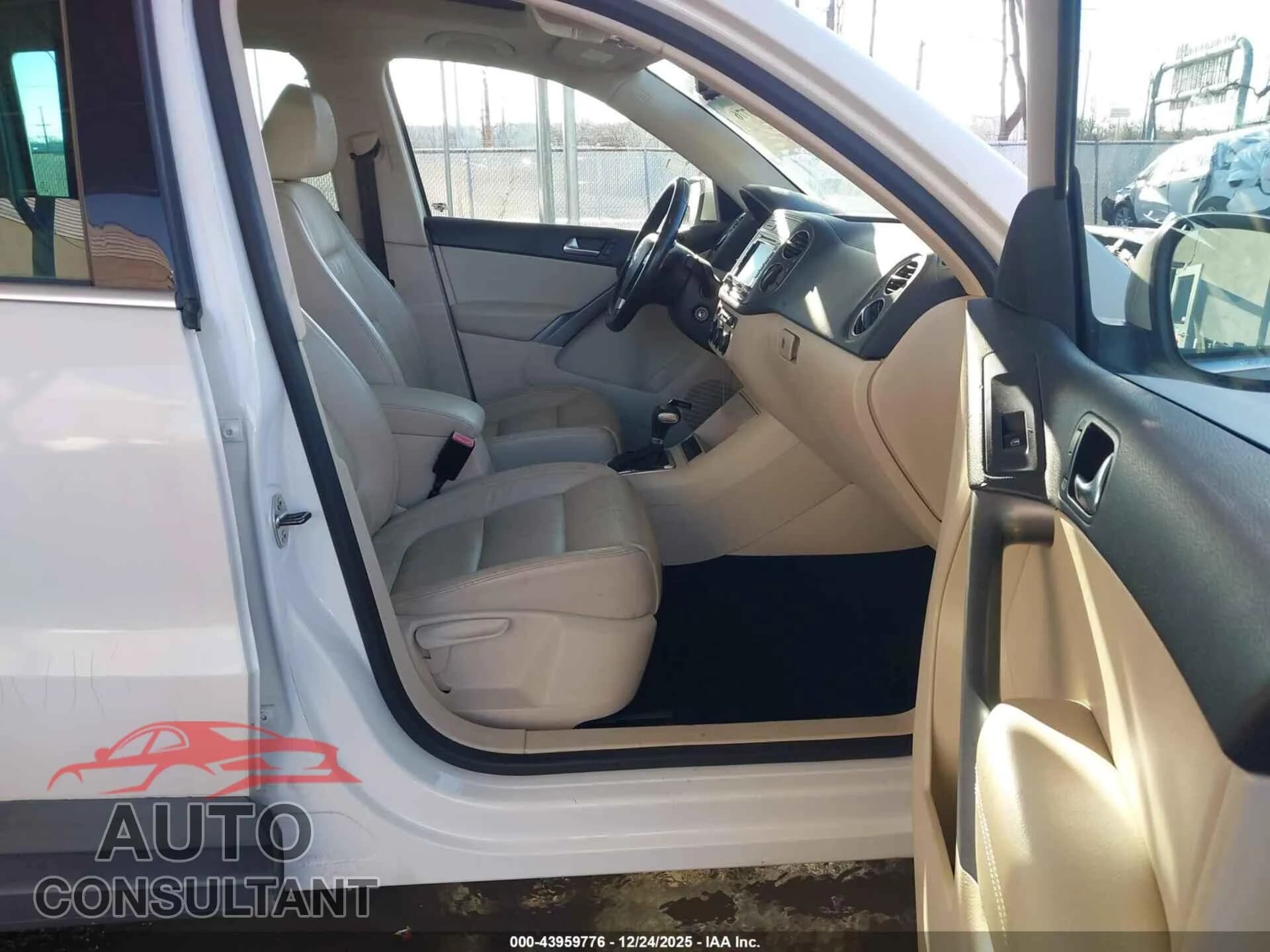 2009 VOLKSWAGEN TIGUAN Damaged VIN WVGBV75N79W530852 – interior seats 2009 VOLKSWAGEN TIGUAN Damaged VIN WVGBV75N79W530852 – interior seats