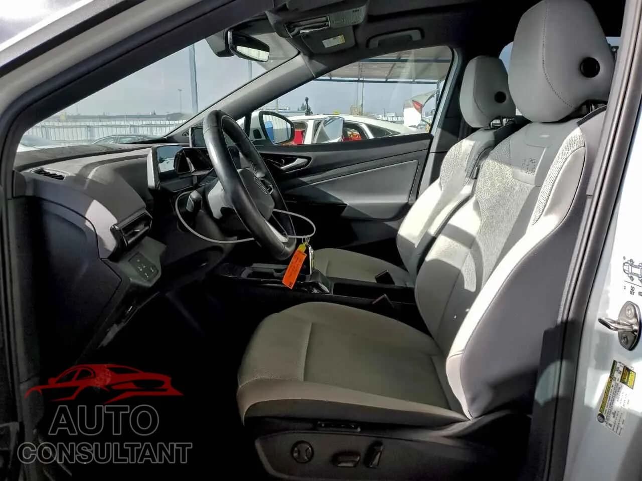 2021 VOLKSWAGEN ID.4 PRO S Damaged VIN WVGTMPE29MP063403 – exterior detail 2021 VOLKSWAGEN ID.4 PRO S Damaged VIN WVGTMPE29MP063403 – exterior detail