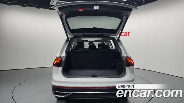 2023 Volkswagen Tiguan Allspace 2.0 TSI Prestige Sold VIN WVGZZZ5N2PM003907 – exterior detail 2023 Volkswagen Tiguan Allspace 2.0 TSI Prestige Sold VIN WVGZZZ5N2PM003907 – exterior detail