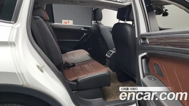 2023 Volkswagen Tiguan Allspace 2.0 TSI Prestige Sold VIN WVGZZZ5N2PM003907 – trunk area 2023 Volkswagen Tiguan Allspace 2.0 TSI Prestige Sold VIN WVGZZZ5N2PM003907 – trunk area