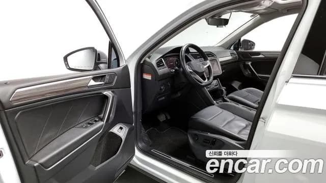 2023 Volkswagen Tiguan Allspace 2.0 TSI Prestige Sold VIN WVGZZZ5N3PM013894 – undercarriage 2023 Volkswagen Tiguan Allspace 2.0 TSI Prestige Sold VIN WVGZZZ5N3PM013894 – undercarriage