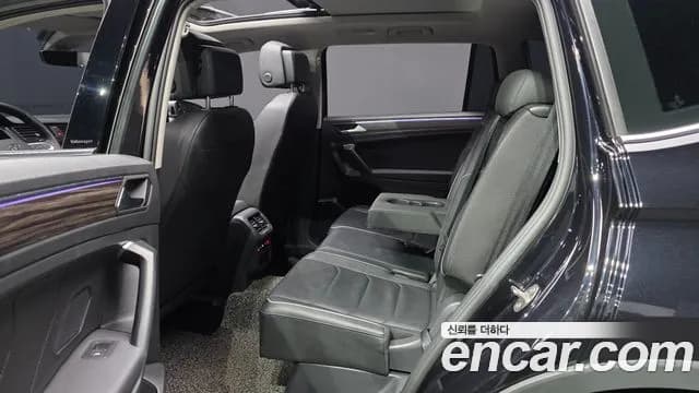 2023 Volkswagen Tiguan Allspace 2.0 TSI Prestige Sold VIN WVGZZZ5N4PM046080 – interior seats 2023 Volkswagen Tiguan Allspace 2.0 TSI Prestige Sold VIN WVGZZZ5N4PM046080 – interior seats