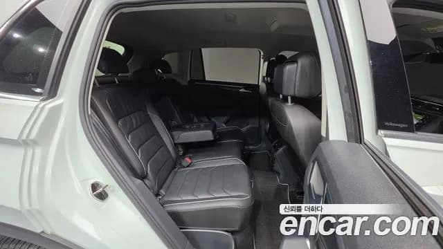 2023 Volkswagen Tiguan 2nd Gen 2.0 TDI Premium Sold VIN WVGZZZ5N7PW033585 – rear exterior 2023 Volkswagen Tiguan 2nd Gen 2.0 TDI Premium Sold VIN WVGZZZ5N7PW033585 – rear exterior