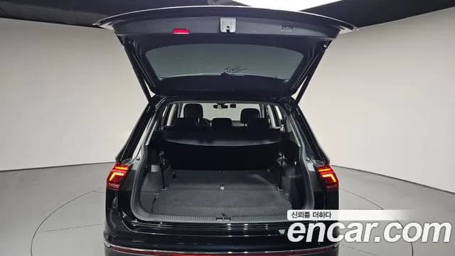 2023 Volkswagen Tiguan Allspace 2.0 TSI Prestige Sold VIN WVGZZZ5NXPM075146 – interior seats 2023 Volkswagen Tiguan Allspace 2.0 TSI Prestige Sold VIN WVGZZZ5NXPM075146 – interior seats